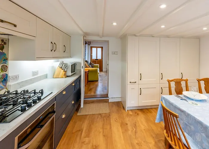 Pass The Keys Elegant And Stylish Townhouse Central Ludlow