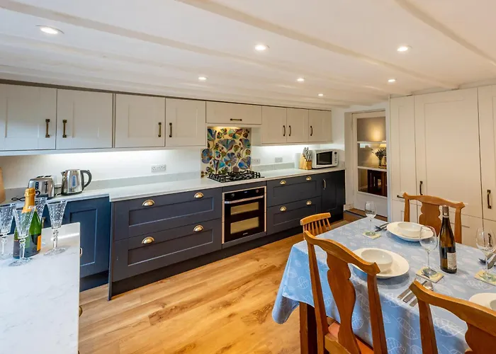 Pass The Keys Elegant And Stylish Townhouse Central Ludlow