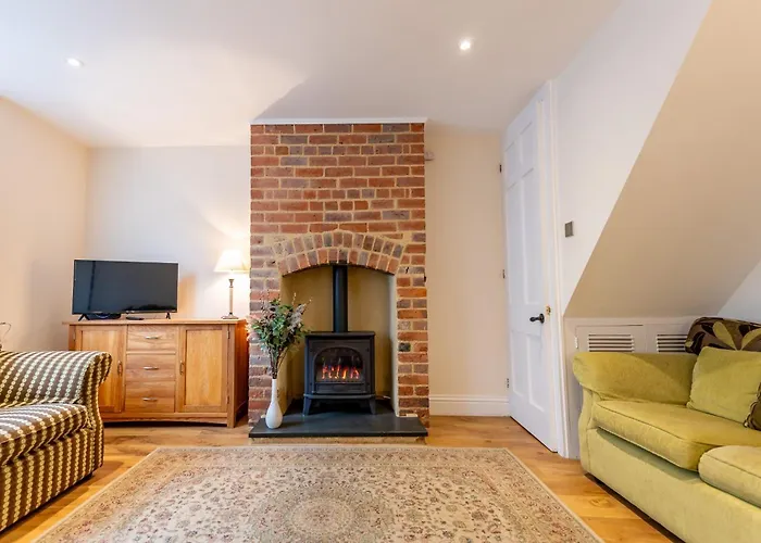 Pass The Keys Elegant And Stylish Townhouse Central Ludlow
