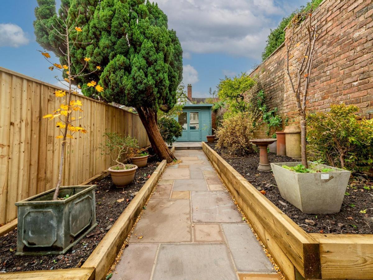 Pass The Keys Elegant And Stylish Townhouse Holiday home